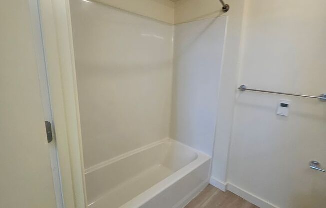 1 bed, 1 bath, 595 sqft, $1,760, Unit 708