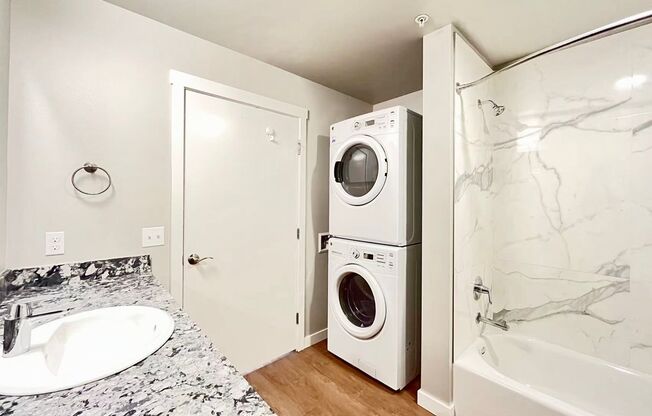 2 beds, 1 bath, $3,000