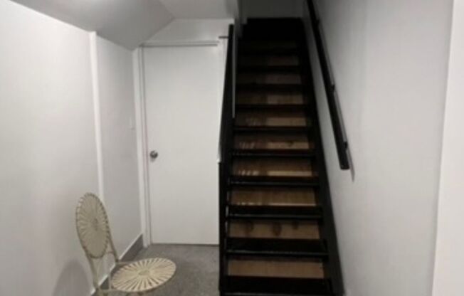 2 beds, 2.5 baths, $4,500, Unit 1R