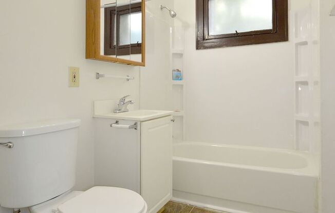 1 bed, 1 bath, 410 sqft, $905, Unit 15 - 06