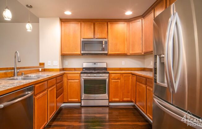 Beautiful East Anchorage 4 Bedroom Townhome