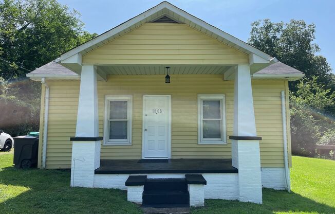 NEWLY RENOVATED 3 BED, 1.5 BATH WITH BONUS ROOM! LOCATED IN HIGH POINT!