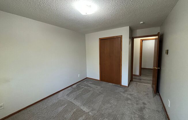 2 beds, 1 bath, $845, Unit 12