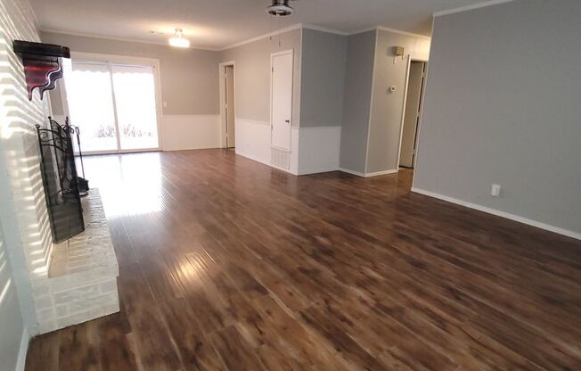 3 beds, 1.5 baths, 1,253 sqft, $1,550, Unit 2105 South Ash Ave