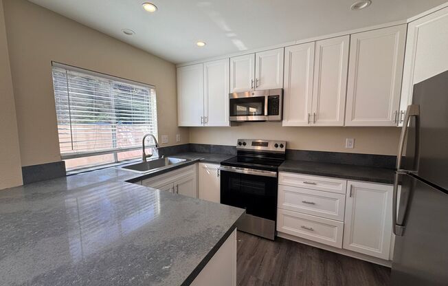 Spacious 4-Bed Townhome in the Heart of Clairemont!