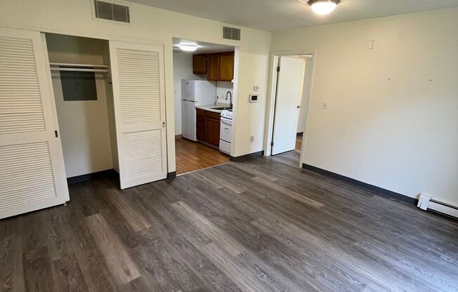 1 bed, 1.5 baths, 850 sqft, $1,295, Unit 141W