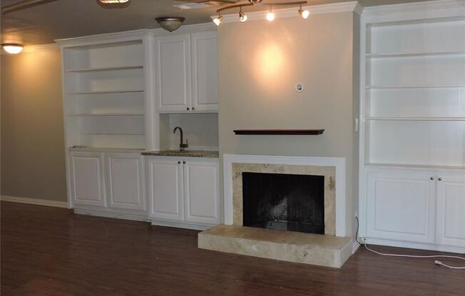 Beautiful Updated Two Story Townhouse In GREAT LOCATION