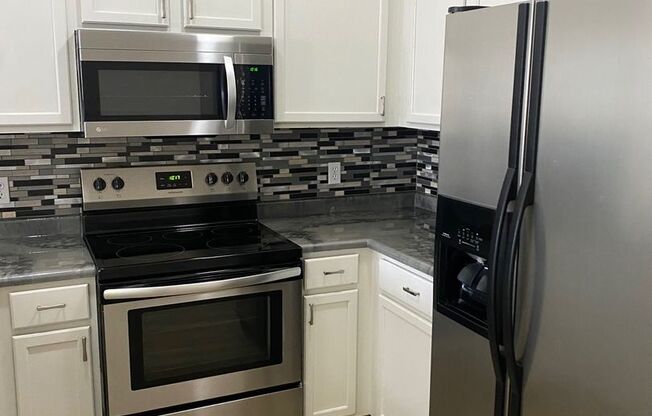 Ready Now!! 3BR 2.5BA located in Chandler - Cross Streets: Warner/Alma School