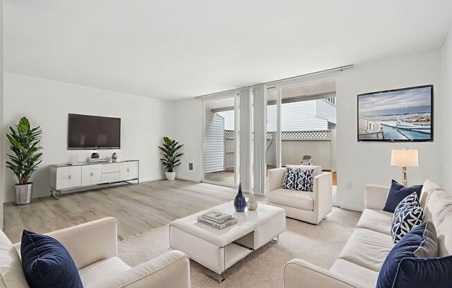 2 beds, 1 bath, 930 sqft, $1,795, Unit T5