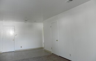 2 beds, 1 bath, 950 sqft, $2,375, Unit 4831 Overend Ave