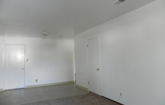 2 beds, 1 bath, 950 sqft, $2,375, Unit 4831 Overend Ave