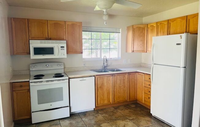 2 beds, 1.5 baths, 1,050 sqft, $1,195, Unit 2