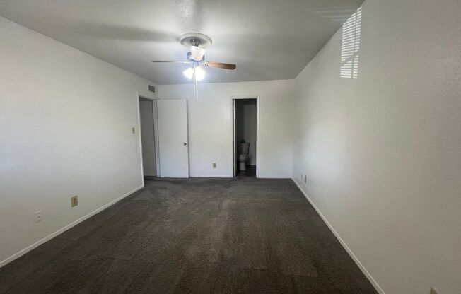 2 beds, 2 baths, 1,000 sqft, $1,275, Unit 812