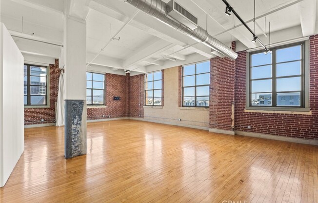 1 bed, 2 baths, 1,189 sqft, $4,500