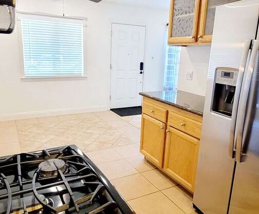 3 beds, 1 bath, $2,200