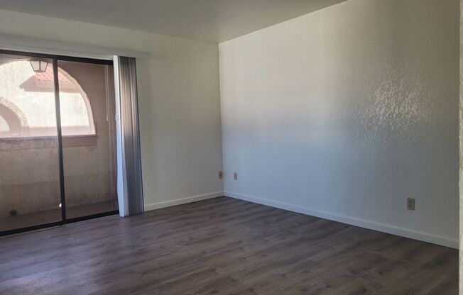 2 beds, 1 bath, $1,100, Unit # #D