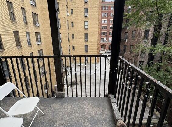 2 beds, 1 bath, $6,500, Unit 4G