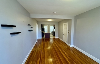 2 beds, 1 bath, 800 sqft, $2,400, Unit 2