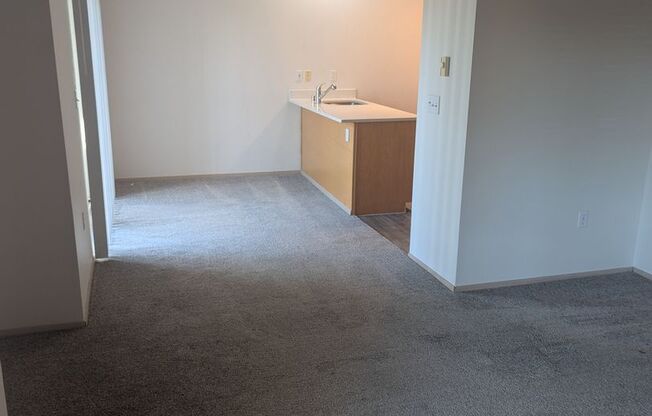 2 beds, 1 bath, 878 sqft, $1,775, Unit E202