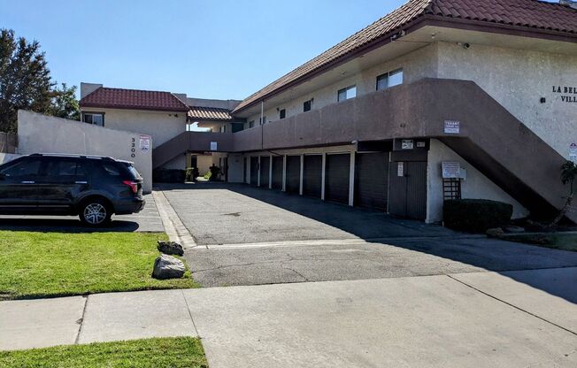 2 beds, 1 bath, $2,600, Unit 4