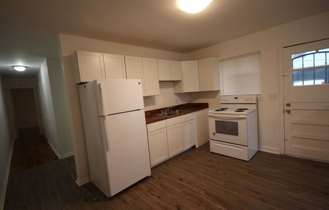 2 beds, 1 bath, $975, Unit Unit A