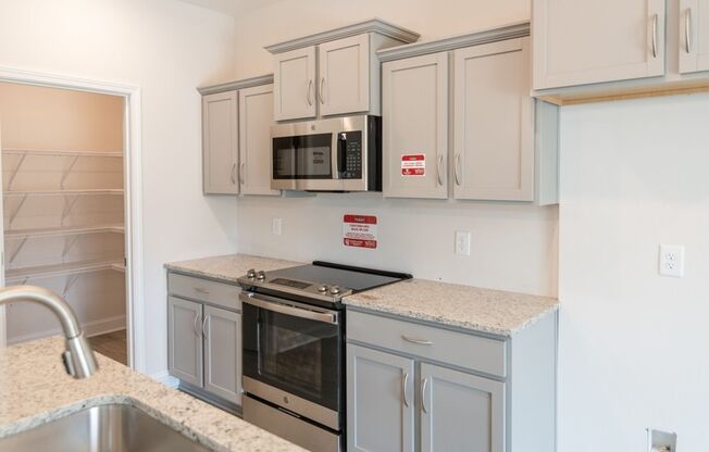 Modern and Luxurious New Construction in Great Location!