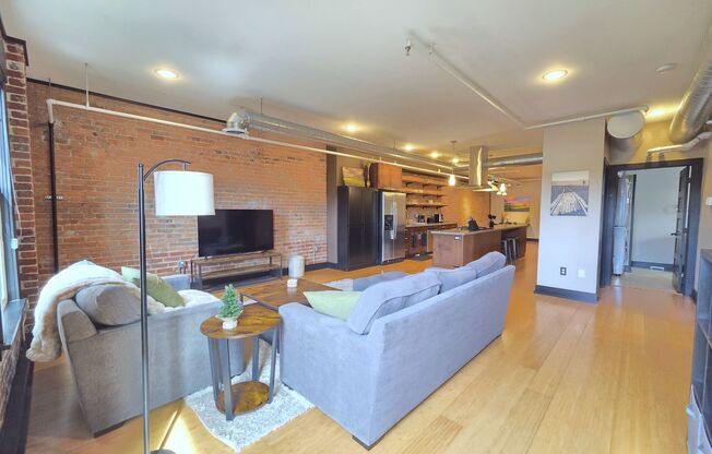 $3,000 - 1 Bd / 1 Ba Fully Furnished Condo in a Secure Building in Downtown Spokane