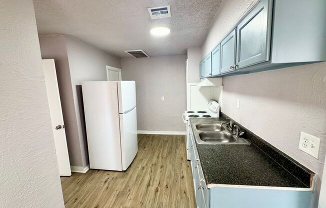 1 Bed / 1 Bath Close to the Plaza