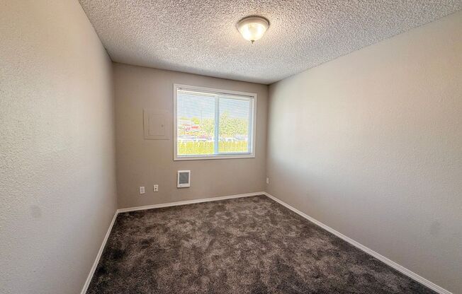2 beds, 1 bath, 889 sqft, $1,175, Unit 04