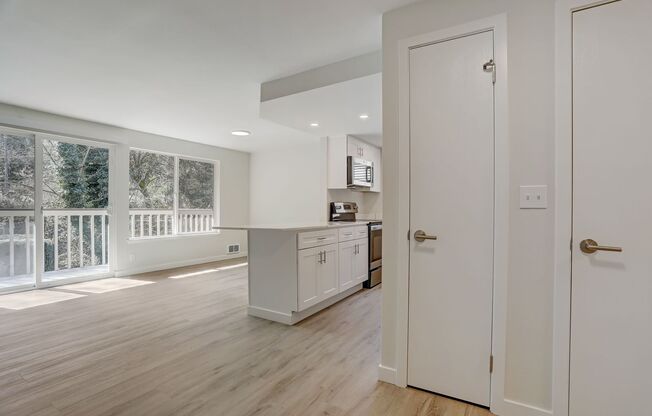 1 bed, 1 bath, 700 sqft, $2,295, Unit 33