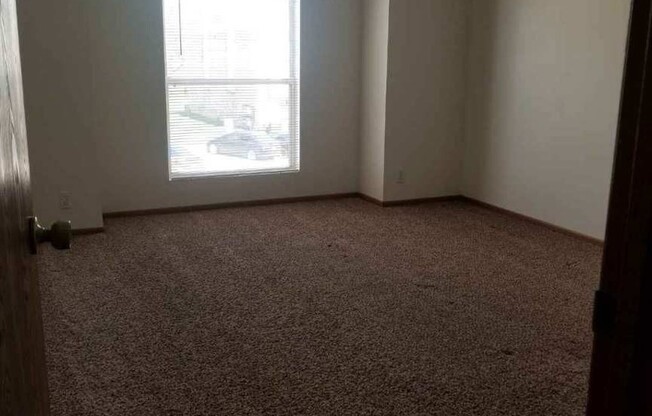 1 bed, 1 bath, 889 sqft, $940, Unit 124-202
