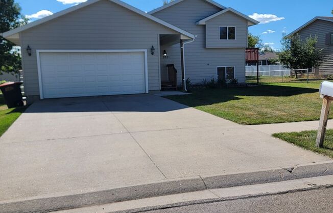 3 BED | 2 BATH | SPLIT-FOYER HOME | RAPID VALLEY