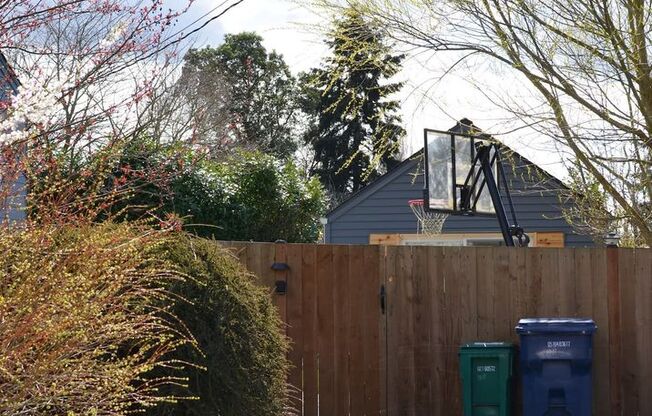 West Seattle - Studio Home with Yard