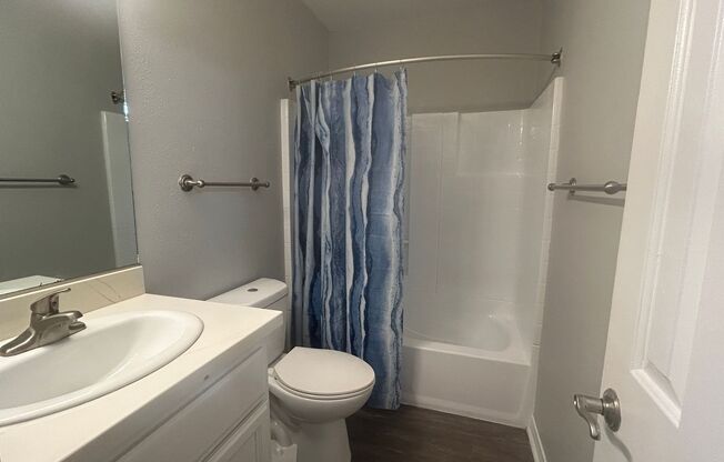 2 beds, 1 bath, 880 sqft, $2,975, Unit J-6