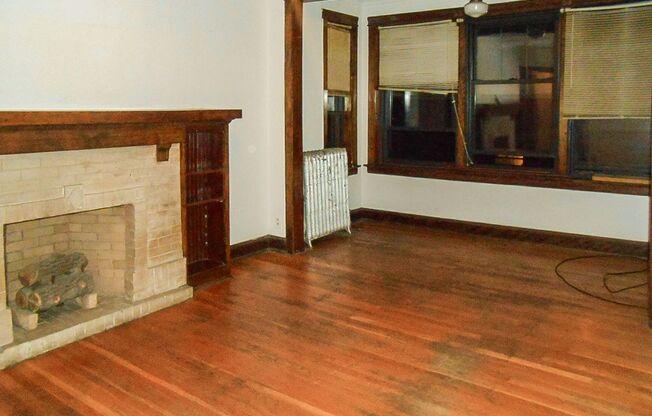 2 beds, 1 bath, 845 sqft, $1,735, Unit 3925-3E