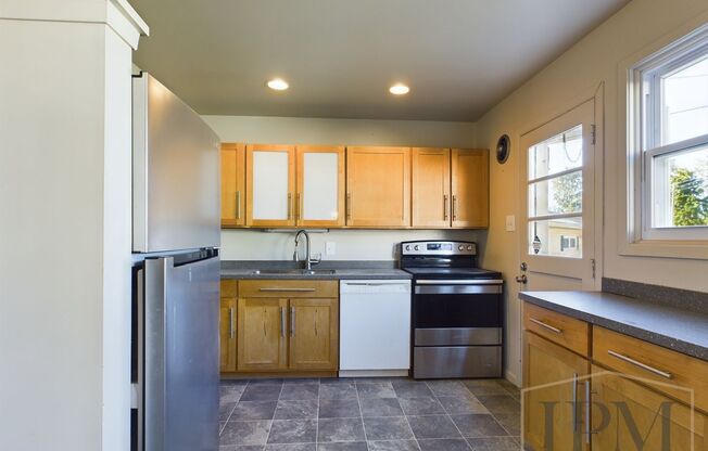 3 beds, 1 bath, $1,795