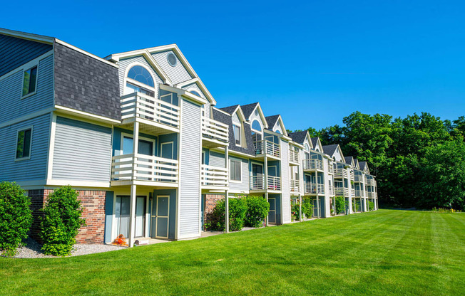 Park Like Grounds at Canal Club Apartments in Lansing, Michigan