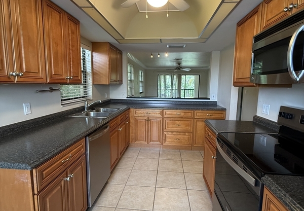 3806 GUILFORD 201