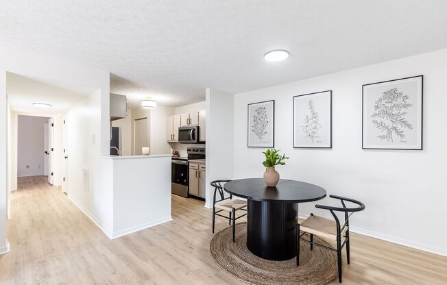 2 beds, 1 bath, 940 sqft, $1,375, Unit 05/01/8565