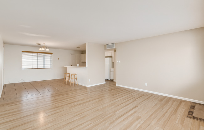5 BEDROOM 2 BATH HOME MINUTES FROM ASU!