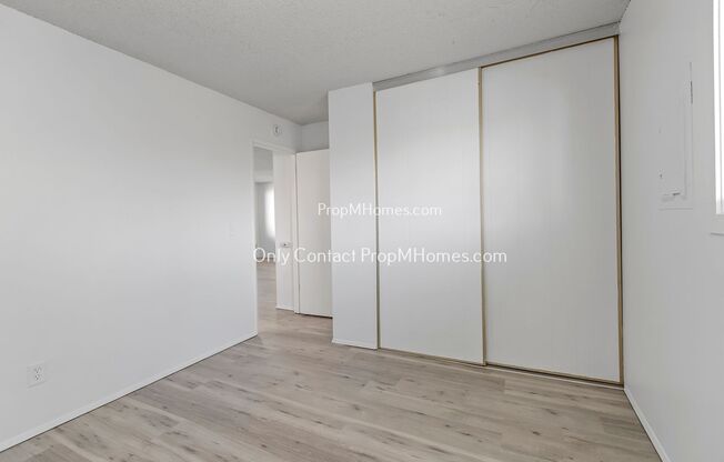 2 beds, 1 bath, $1,399, Unit 5504 SE Center Street  Unit D