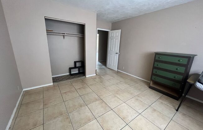 2 beds, 1 bath, 1,000 sqft, $1,100, Unit 61776 Desert Air Rd.