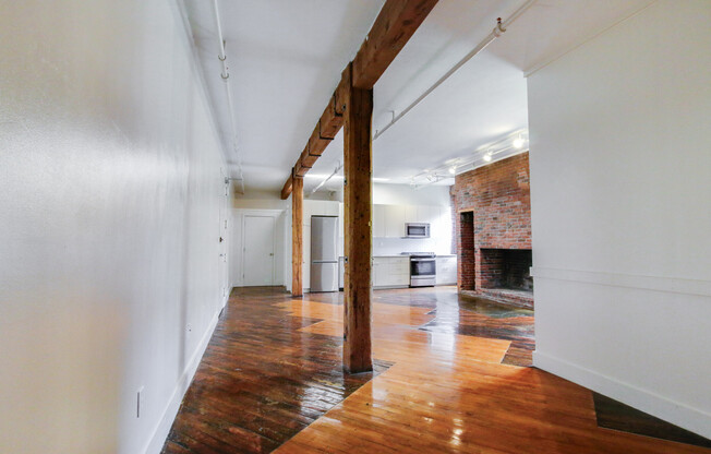 2 beds, 1 bath, 1,100 sqft, $4,400, Unit E214