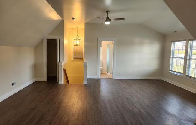 1048 1/2 HIGH ST