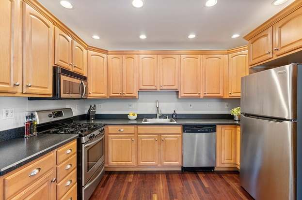 582 E 4 ST