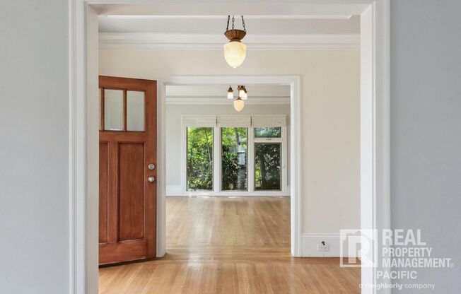 Charming 4-Bedroom Home with Private Backyard in Vibrant Oakland Neighborhood