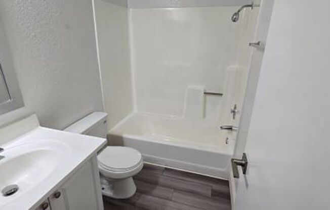 2 beds, 1 bath, 724 sqft, $1,600, Unit 3804-18