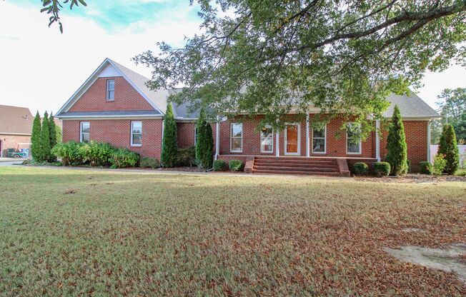 Nice well maintained home located in established Vestavia Estates!