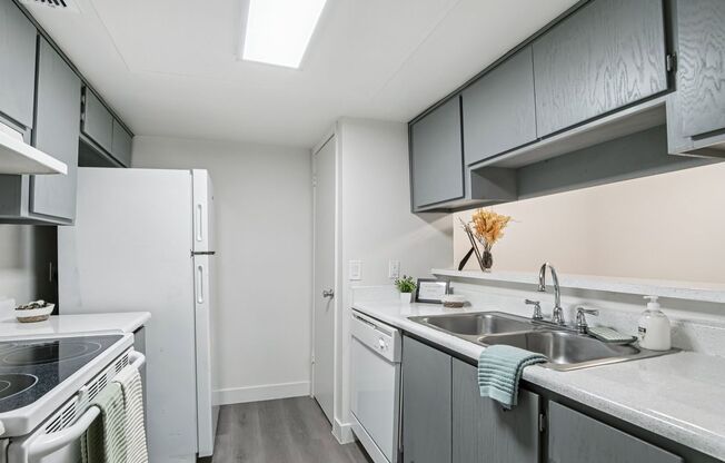1 bed, 1 bath, 722 sqft, $963, Unit 2136