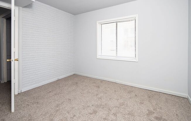 3 beds, 2 baths, 950 sqft, $1,300